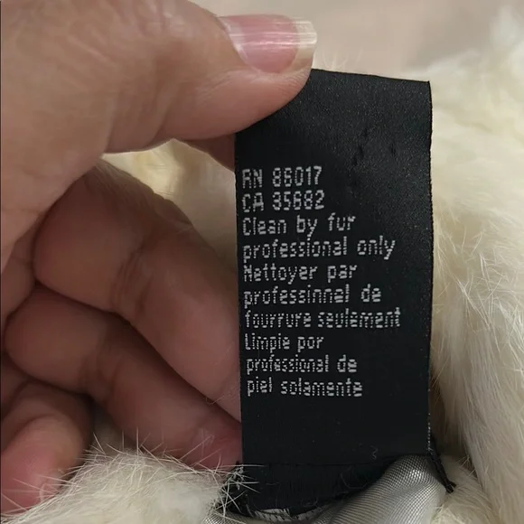 Elegant White 💯 Rabbit Fur Shrug - Picture 6 of 9